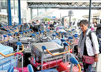 Paris airport pandemonium as bag handler breaks